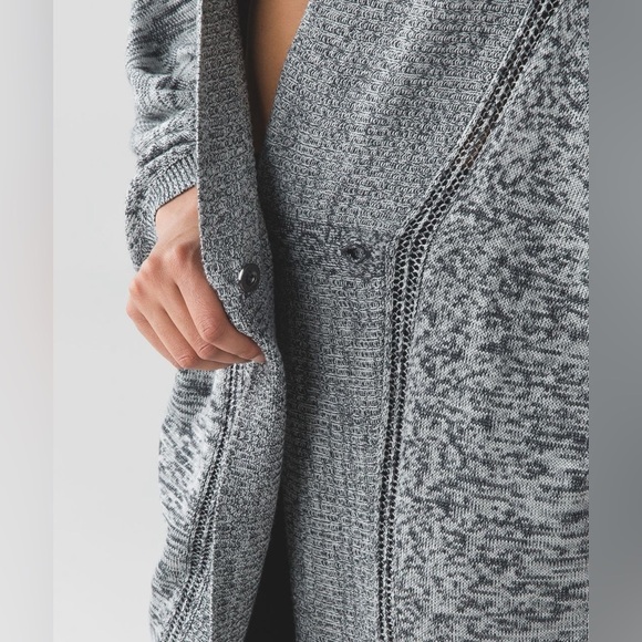 Lululemon Breeze Easy Wrap Heathered Light Grey - Picture 4 of 9